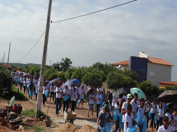 Mais de trezentas pessoas participam de mutirão em combate ao Aedes - Imagem 16