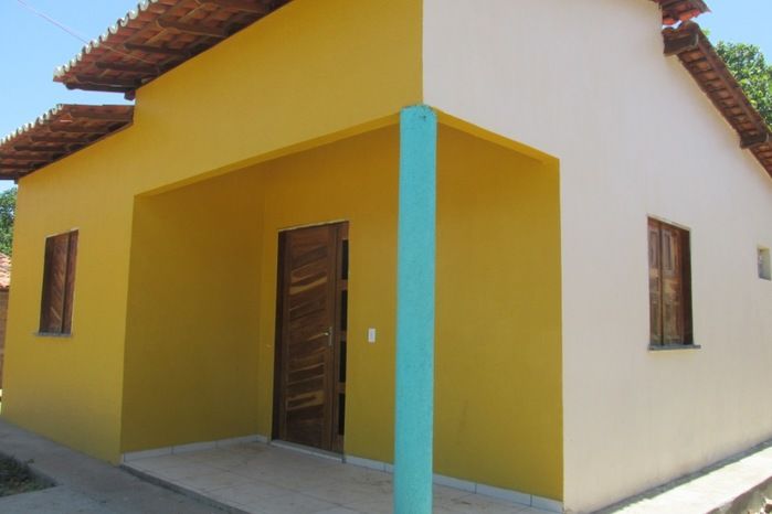 Vende-se uma casa no centro de Agricolândia - Imagem 1