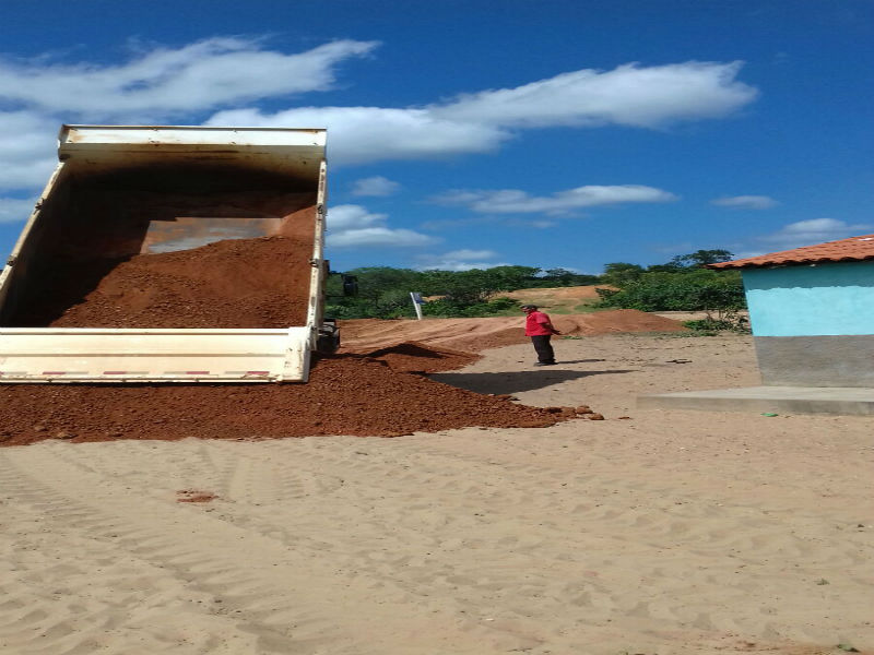 Prefeito revitaliza estradas vicinais do município de Santo Inácio