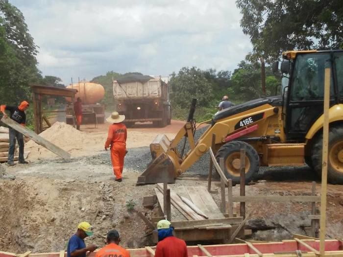 ASFALTO DA ESTRADA QUE LIGA BOA HORA À PI 111 ESTÁ SENDO CONCLUIDO - Imagem 3