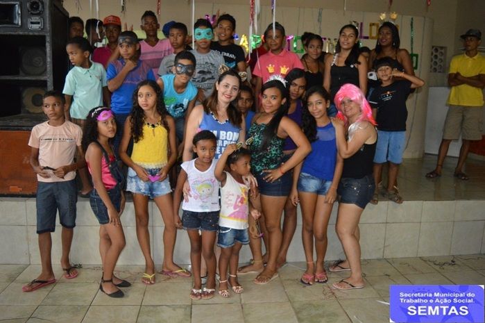 Adolescentes e crianças comemoram o carnaval - Imagem 10