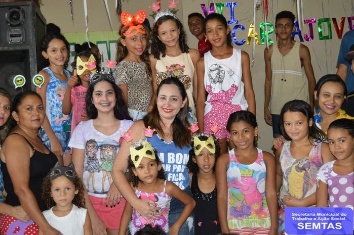 Adolescentes e crianças comemoram o carnaval - Imagem 8