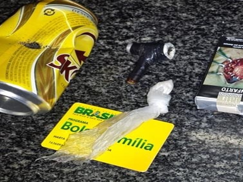 Trio é flagrado usando crack e cocaína dentro de motel, em Piripiri