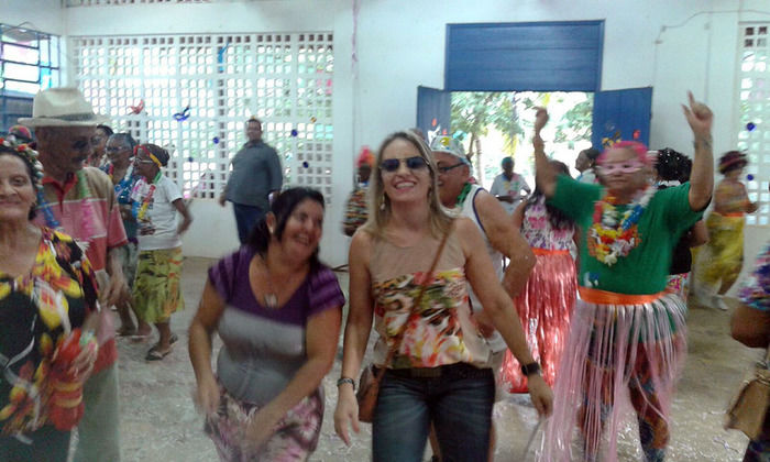 Clube da Melhor Idade de Oeiras realiza Baile do Havaí - Imagem 27