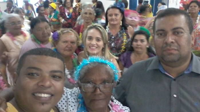 Clube da Melhor Idade de Oeiras realiza Baile do Havaí - Imagem 14