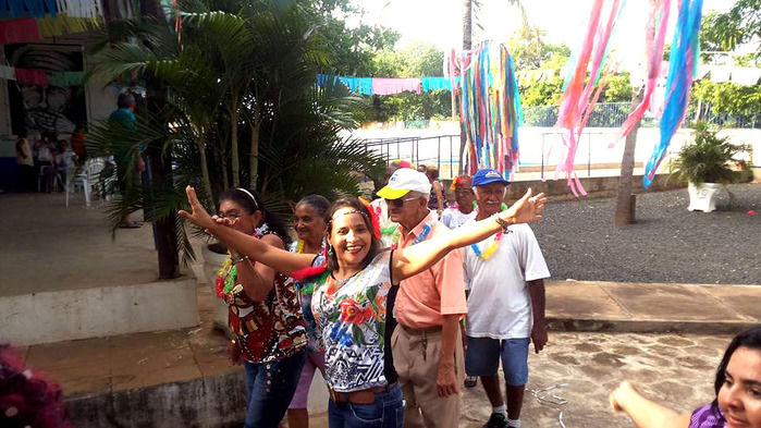 Clube da Melhor Idade de Oeiras realiza Baile do Havaí - Imagem 1