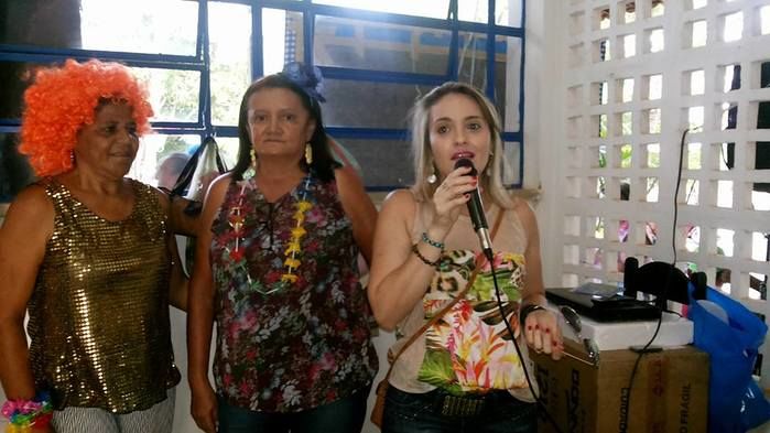 Clube da Melhor Idade de Oeiras realiza Baile do Havaí - Imagem 17