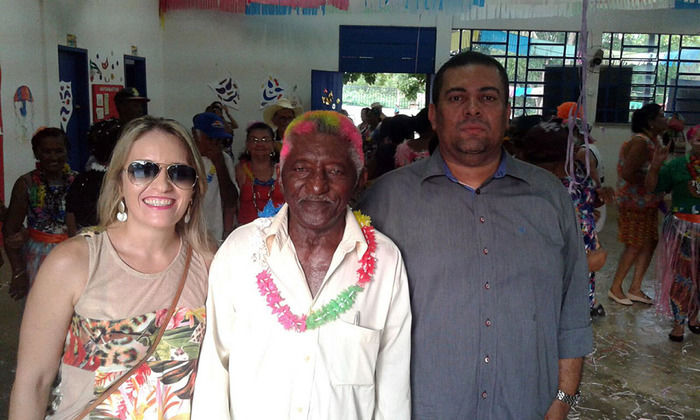 Clube da Melhor Idade de Oeiras realiza Baile do Havaí - Imagem 3
