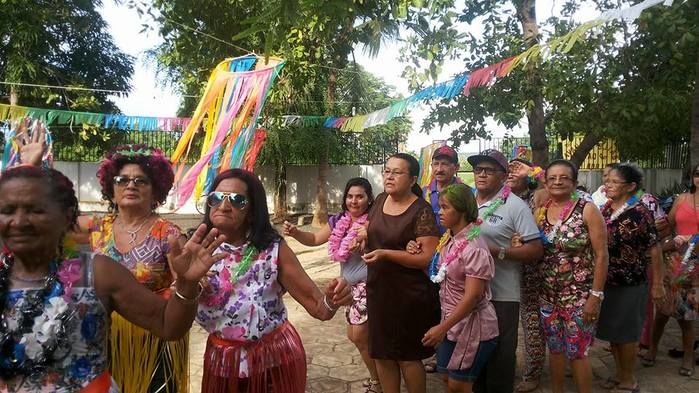 Clube da Melhor Idade de Oeiras realiza Baile do Havaí - Imagem 10