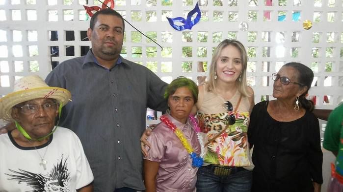 Clube da Melhor Idade de Oeiras realiza Baile do Havaí - Imagem 19