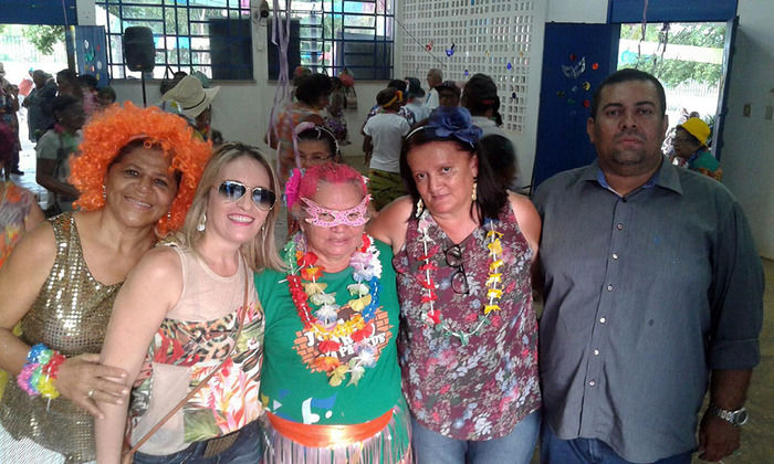 Clube da Melhor Idade de Oeiras realiza Baile do Havaí - Imagem 5