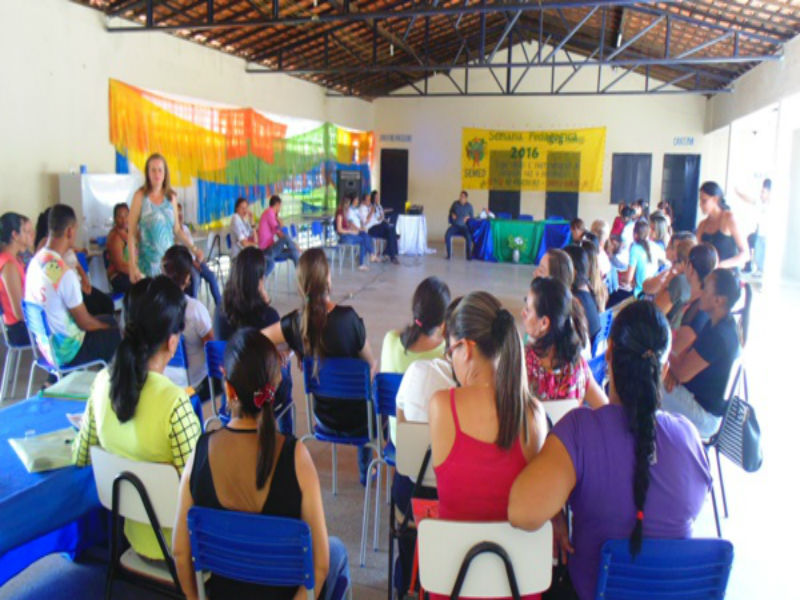 Prefeito participa de reunião com professores 