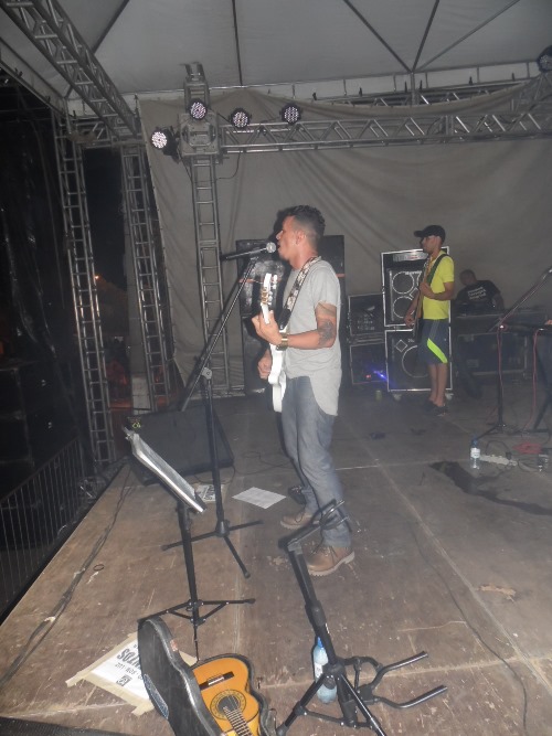 Avenida fica lotada de foliões no primeiro dia de carnaval em União - Imagem 16