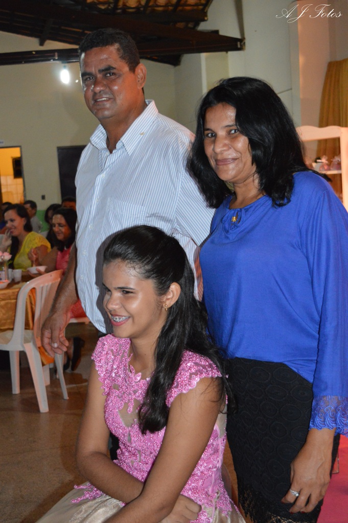 Família e amigos comemoraram os 15 anosda Jovem Elaine - Imagem 14