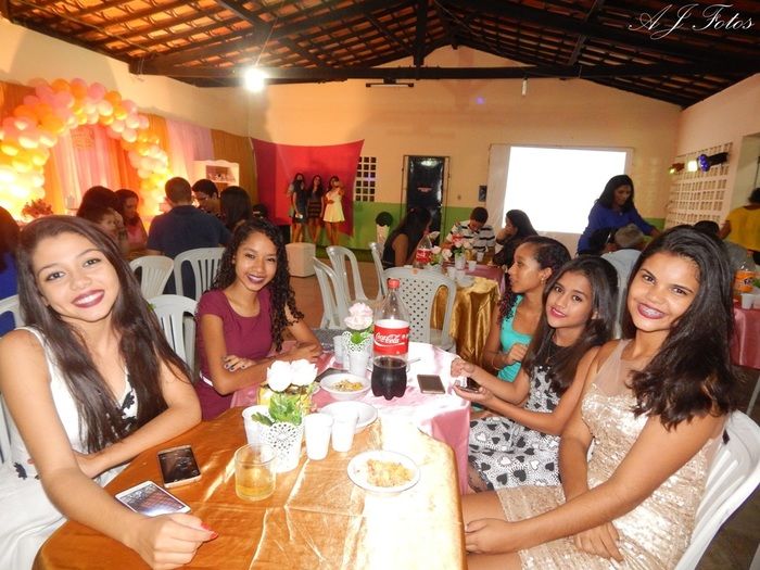Família e amigos comemoraram os 15 anosda Jovem Elaine - Imagem 32