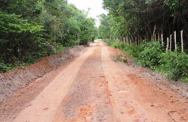 Atendendo reivindicação, prefeitura recupera estradas e calçamento - Imagem 1