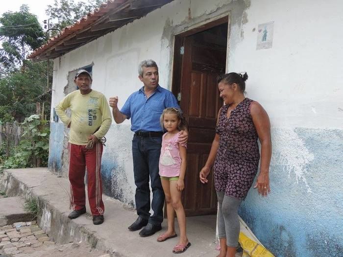Atendendo reivindicação, prefeitura recupera estradas e calçamento - Imagem 5