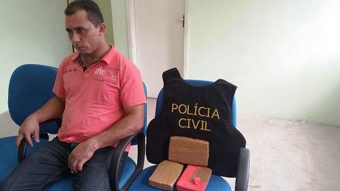 Após perseguição polícia prende acusado com 3Kg de crack - Imagem 1