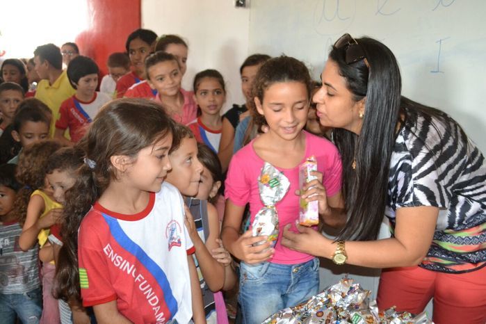 Primeira dama faz entrega de ovos da páscoa em zona rural - Imagem 9