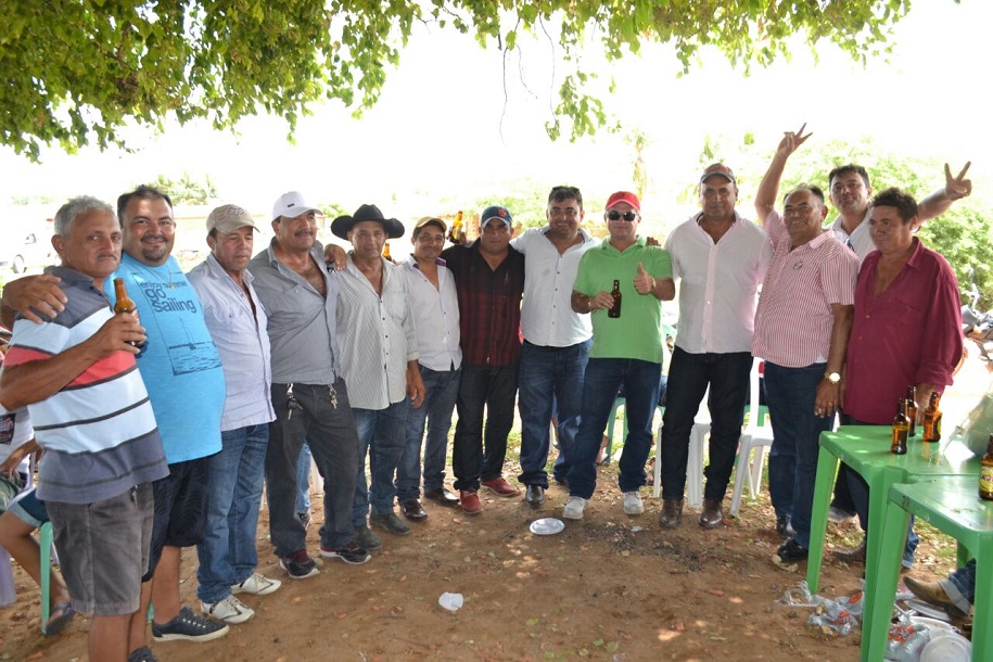 Ex vereador Manoel Filho realiza churrasco de comemoração