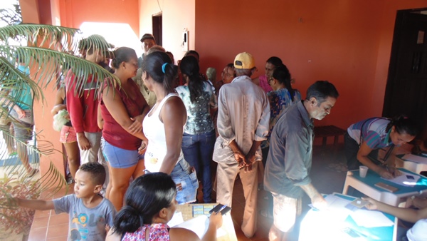 Moradores de Santo Inácio recebem peixes para a Semana Santa - Imagem 5