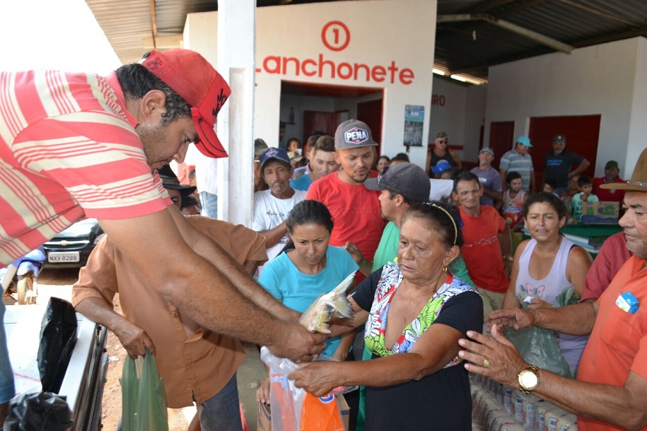 Prefeitura de Alegrete distribui peixes para a população