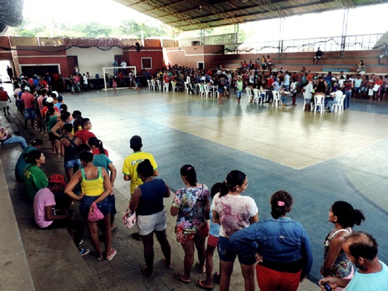 Ação Social distribui 3 mil kg de peixes em Monsenhor Gil