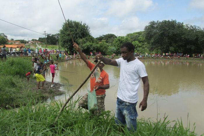 Pesca coletiva movimenta a Sexta-feira Santa em Agricolândia - Imagem 19