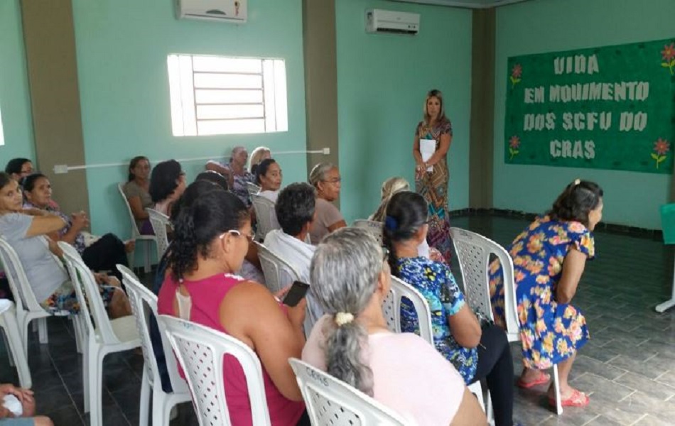 CRAS comemora Dia Internacional da Mulher com idosos