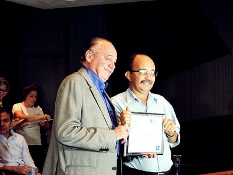 Prefeito de Monsenhor Gil, ganha Selo Empreendedor Sebrae