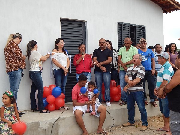 Prefeito Entrega Casa para família em Lagoinha  - Imagem 9