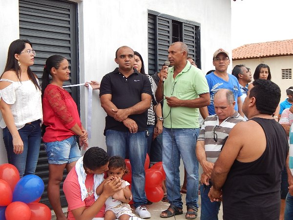 Prefeito Entrega Casa para família em Lagoinha  - Imagem 6