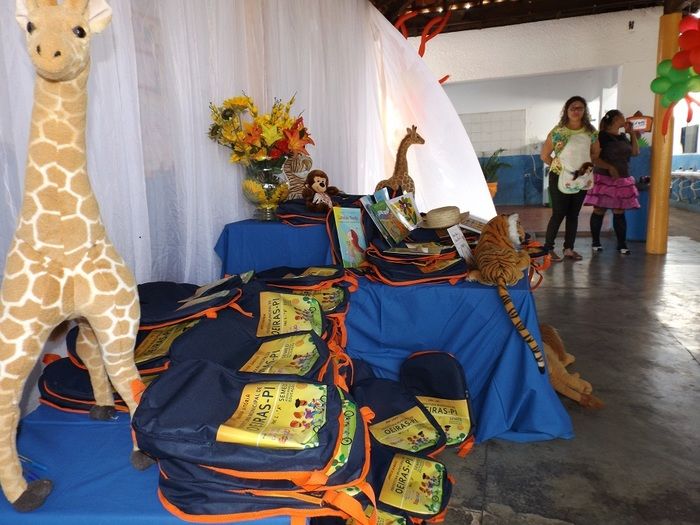 Alunos de Oeiras recebem livros didáticos e paradidáticos - Imagem 4