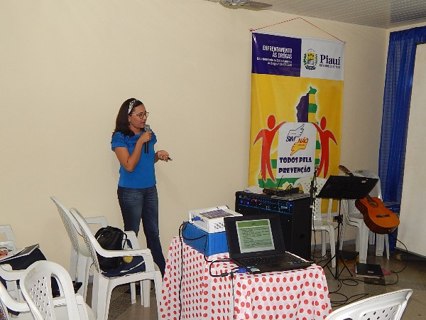 Representante da UESPI ministra Palestra Sobre as Drogas - Imagem 1