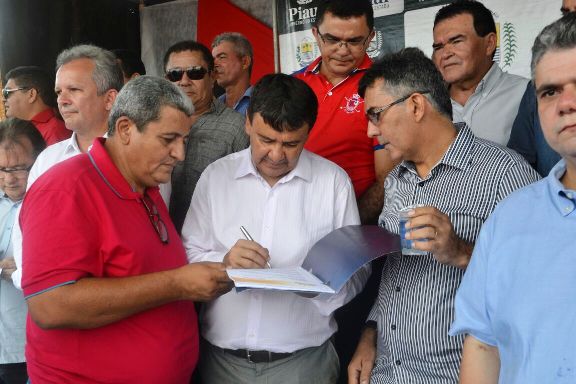 Zé Resende conseguiu mais de um milhão de reais para calçamento - Imagem 1