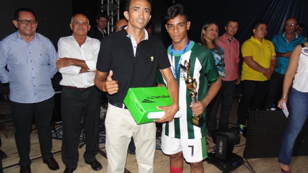 Prêmios são entregues aos vencedores de competições   - Imagem 27