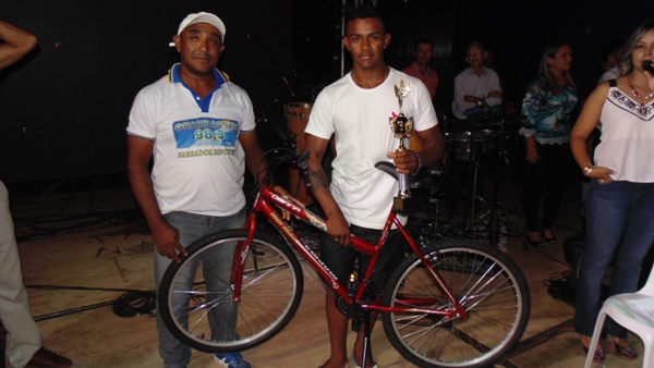 Prêmios são entregues aos vencedores de competições   - Imagem 16