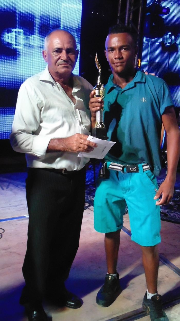 Prêmios são entregues aos vencedores de competições   - Imagem 3