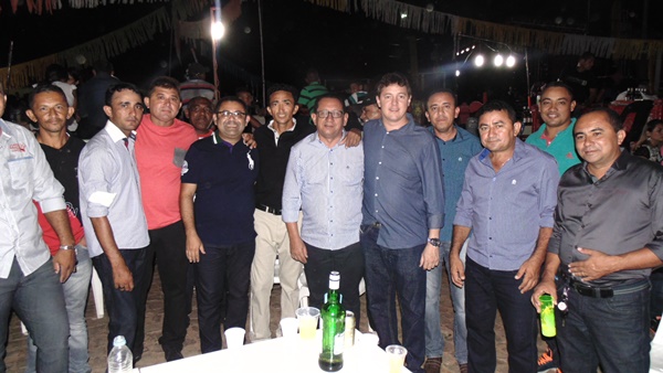 Público prestigia aniversario de 52 anos de Santo Inácio  - Imagem 16