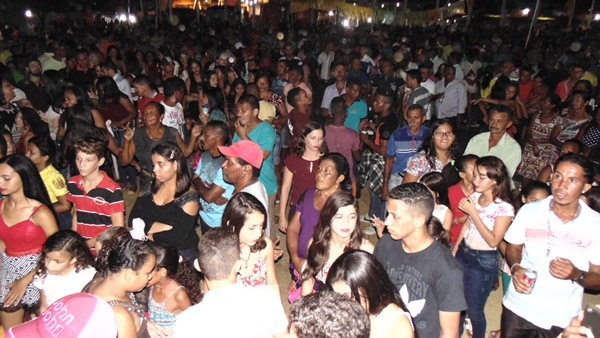 Público prestigia aniversario de 52 anos de Santo Inácio  - Imagem 18