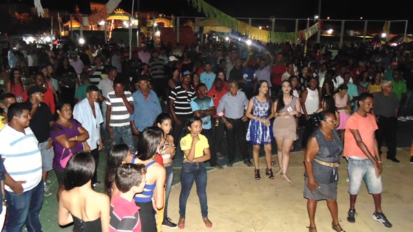 Público prestigia aniversario de 52 anos de Santo Inácio  - Imagem 8