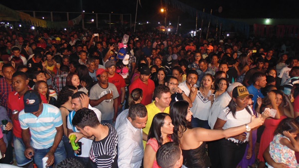 Público prestigia aniversario de 52 anos de Santo Inácio  - Imagem 40