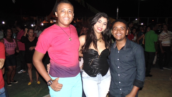 Público prestigia aniversario de 52 anos de Santo Inácio  - Imagem 13