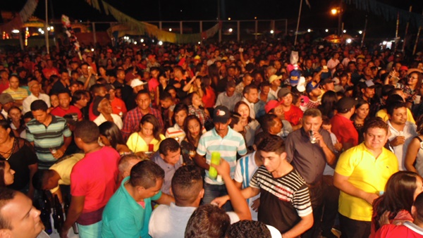 Público prestigia aniversario de 52 anos de Santo Inácio  - Imagem 39