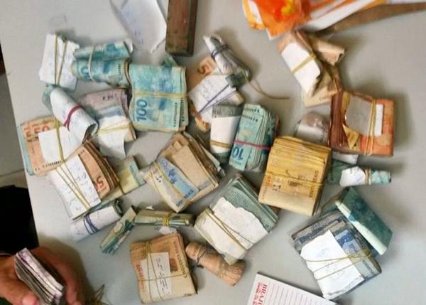 Menores são apreendidos com dinheiro acusados de roubar casa - Imagem 1