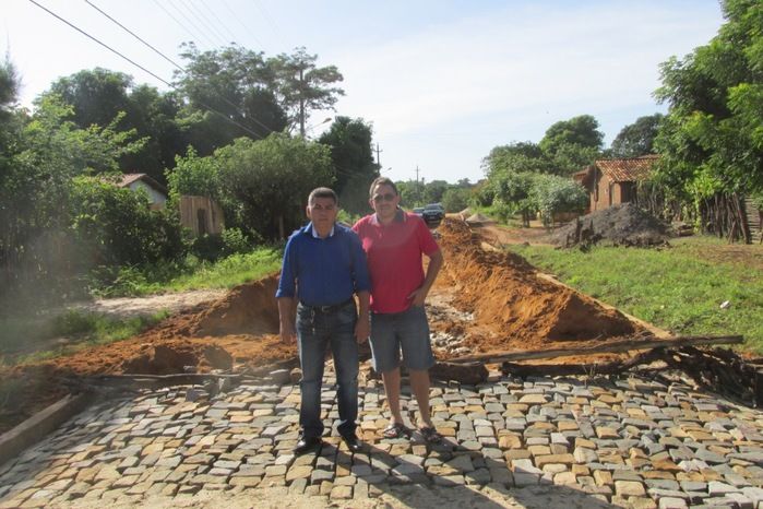 Prefeito Walter Alencar visita as Obras de Pavimentação  - Imagem 3