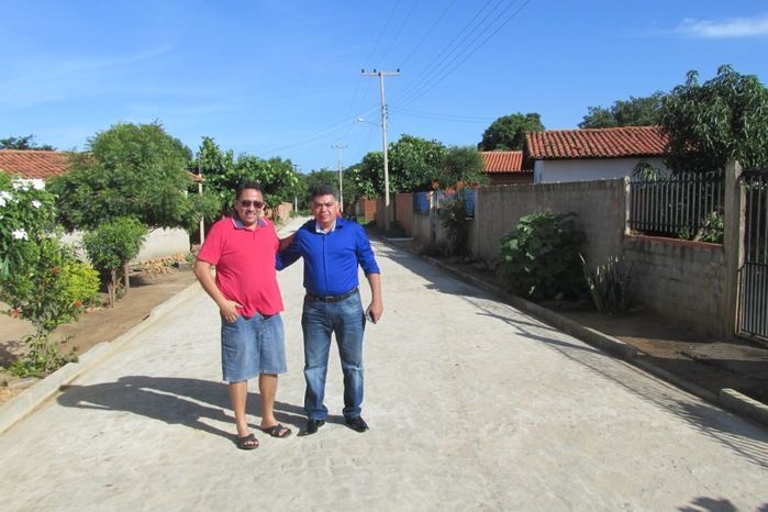 Prefeito Walter Alencar visita as Obras de Pavimentação  - Imagem 2