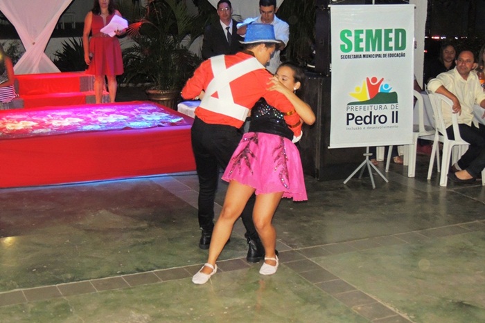 Sarau Literário reúne alunos de escolas municipais - Imagem 4