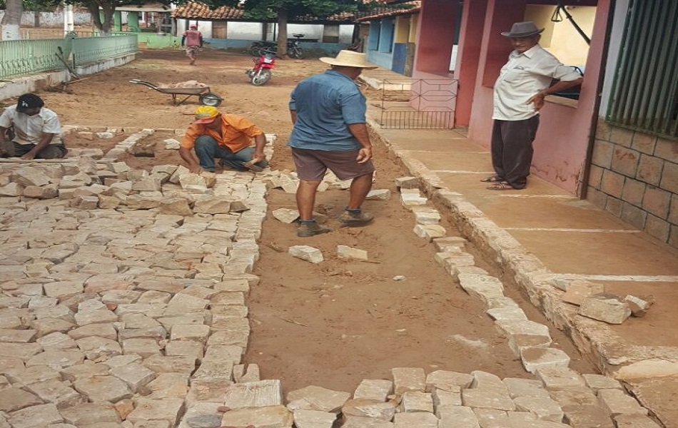 Prefeitura urbaniza trecho no centro da Palmeira dos Soares