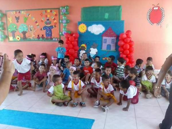 Alunos lembram datas comemorativas através de apresentações  - Imagem 19